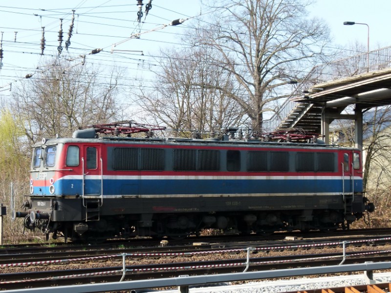 109 028-1.jpg